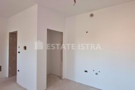 Pula/Gregovica - stan 86 m2 u visokom roh bau -1.kat, Pula, Apartamento