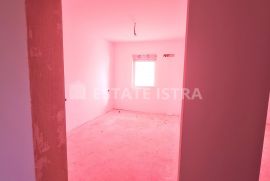 Pula/Gregovica - stan 86 m2 u visokom roh bau -1.kat, Pula, Apartamento