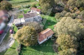 Prostrano imanje s potencijalom za turistički biznis, Labin, Casa