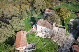 Prostrano imanje s potencijalom za turistički biznis, Labin, Maison