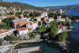 OPATIJA, CENTAR – cijela austro-ugarska vila s privatnom okućnicom odmah uz poznatu ulicu centra Opatije, 90 metara od mora, Opatija, Famiglia