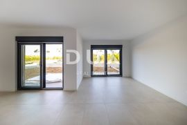 ZADAR, PRIVLAKA - Novogradnja s pogledom na more 180 metara od plaže! S8, Privlaka, Appartamento