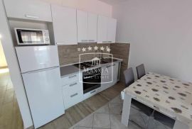 Vinjerac - kuća s 3 apartmana, otvoren pogled na more! 449000€, Posedarje, Kuća