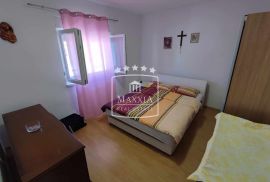 Vinjerac - kuća s 3 apartmana, otvoren pogled na more! 449000€, Posedarje, Kuća