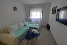 Vinjerac - kuća s 3 apartmana, otvoren pogled na more! 449000€, Posedarje, Kuća