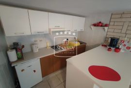 Karin Donji - kuća s 3 apartmana, otvoreni pogled na more! 266000€, Benkovac, بيت