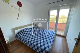 Maslenica - kuća 4 +1 apartmana, velika parcela! Pogled more!!  620000€, Jasenice, بيت