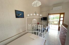 Posedarje - Apartmanska kuća s 8 stambenih jedinica 326 m2, POGLED! 600000€, Posedarje, Famiglia