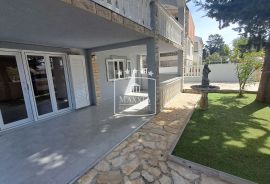 Sabunike - kuća 247m2, 750m od mora! 459000€, Privlaka, Casa