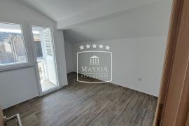 Sabunike - kuća 247m2, 750m od mora! 459000€, Privlaka, Casa