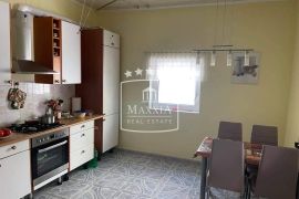 Maslenica - kuća 296m2 drugi red do mora, izvrsna lokacija! 390000€, Jasenice, Kuća