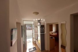 Sabunike - Apartmanska kuća s velikom okućnicom - 398000€, Privlaka, Kuća