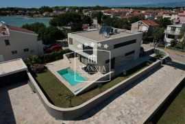 Privlaka - Moderna villa 250m2 privatni pristup na more! 1.698.000€, Privlaka, Maison