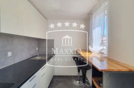 Vinjerac -  kuća s 3 apartmana, cca 40m od mora! 235000€, Posedarje, Haus