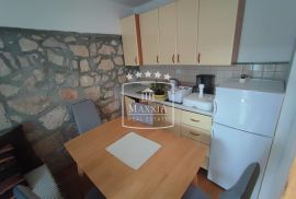 Vinjerac -  kuća s 3 apartmana, cca 40m od mora! 235000€, Posedarje, Haus