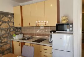 Vinjerac -  kuća s 3 apartmana, cca 40m od mora! 235000€, Posedarje, Haus