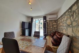 Vinjerac -  kuća s 3 apartmana, cca 40m od mora! 235000€, Posedarje, Haus