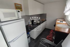 Vinjerac -  kuća s 3 apartmana, cca 40m od mora! 235000€, Posedarje, Haus