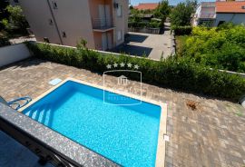 Privlaka - moderna villa 4 stambene jedinice s bazenom!! 495000€, Privlaka, Casa