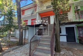 Tribanj - kuća sa 2 apartmana PRVI RED DO MORA! 499000€, Starigrad, House