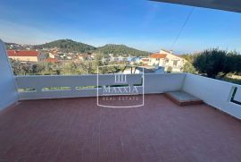 Ugljan - villa 5 apartmana na 2157m2 terenu! Pogled more!!, Preko, Kuća