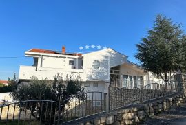 Ugljan - villa 5 apartmana na 2157m2 terenu! Pogled more!!, Preko, Kuća