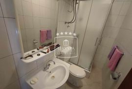 Starigrad - kuća katnica veliki vrt 150m od mora! 350000€, Starigrad, Kuća