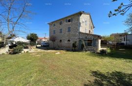 Kuća Lijepa kamena kuća desetak kilometara udaljena od centra grada Poreča., Poreč, House