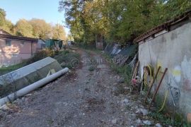 VIŠKOVO-GRAĐEVINSKI TEREN S GRAĐEVINSKOM DOZVOLOM ZA IZGRADNJU 9 STANOVA!!!, Viškovo, Terrain