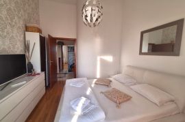 SELCE - APARTMAN S POGLEDOM, 30 M OD MORA!, Crikvenica, Appartamento