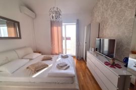 SELCE - APARTMAN S POGLEDOM, 30 M OD MORA!, Crikvenica, Appartamento