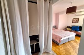 CRIKVENICA - GARSONIJERA 2. RED OD PLAŽE!, Crikvenica, Apartamento