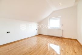 Zagreb, Lučko, prostrani novi četverosoban stan, NKP 110 m2 + GPM, Zagreb, Wohnung