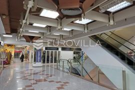 Rijeka, trgovina u centru grada NKP 120m2, Rijeka, Propriété commerciale