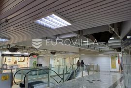 Rijeka, trgovina u centru grada NKP 120m2, Rijeka, Propriété commerciale