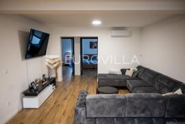 Osijek, Cvjetno naselje, stan 120 m2, prvi kat s lođom 44 m2, Osijek, Apartamento