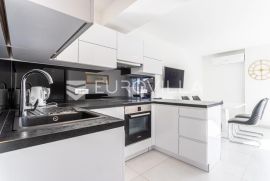 Trogir, moderan  jednosoban stan s pogledom na more -  dugoročan najam, Trogir, Appartement