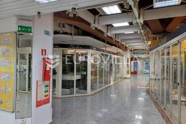 Rijeka, trgovina u centru grada NKP 56.80m2, Rijeka, Коммерческая недвижимость