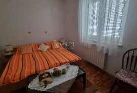 Novi Vinodolski - kuća sa 10 apartmana 150 metara od mora, Novi Vinodolski, Casa