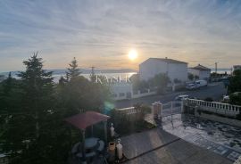 Novi Vinodolski - kuća sa 10 apartmana 150 metara od mora, Novi Vinodolski, Casa