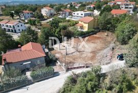 VIŠKOVO, MARINIĆI- građevinsko zemljište 1700m2 za stambenu zgradu - stanove/ obiteljsku kuću, Viškovo, Tierra