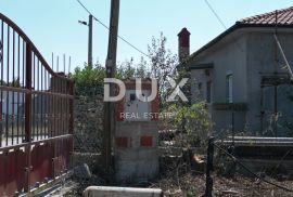 VIŠKOVO, MARINIĆI- građevinsko zemljište 1700m2 za stambenu zgradu - stanove/ obiteljsku kuću, Viškovo, Tierra