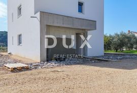 OTOK RAB, KAMPOR - PRILIKA! Novogradnja, 2S+DB, parking, okućnica, pogled more, Rab, شقة