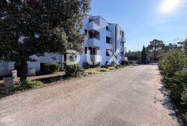 ZADAR, ZATON - Moderno uređen apartman s garažom 150 m od mora, Nin, Appartment