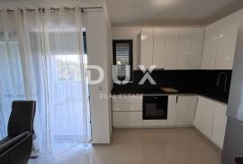 ZADAR, ZATON - Moderno uređen apartman s garažom 150 m od mora, Nin, Appartment