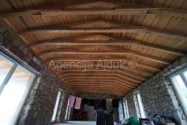 Imotski Runović kamena kuća 250 m2 sa uređenom okućnicom, Imotski, Maison