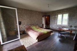 Imotski Runović kamena kuća 250 m2 sa uređenom okućnicom, Imotski, Maison