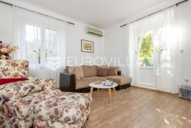 Split, Bol - namješten stan u prizemlju s vrtom i garažom, Split, Wohnung