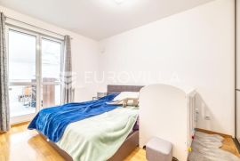 Zagreb, Medveščak, trosoban stan sa zimskim vrtom, terasom i garažom NKP 124 m2, Zagreb, Apartamento