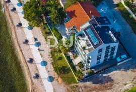 ZADAR, BIBINJE - predivan stan u prvom redu do mora, Bibinje, Appartment